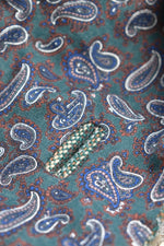 Load image into Gallery viewer, Green stripe button scarf
