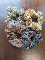 Load image into Gallery viewer, Cotton scrunchies
