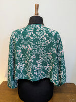 Load image into Gallery viewer, Green daisy kimono shrug
