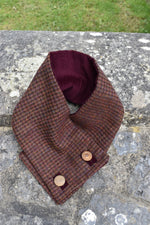 Load image into Gallery viewer, Plum houndstooth button scarf
