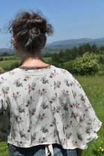 Load image into Gallery viewer, Pearl floral wrap capelet
