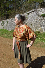 Load image into Gallery viewer, Reversible Bronze floral and gold paisley butterfly top
